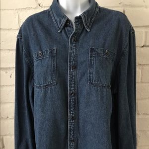 Men’s Stapleford denim button down.